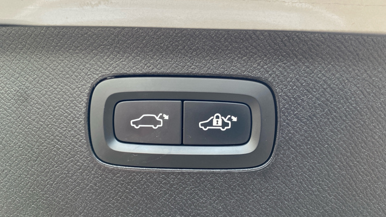 Volvo Xc90 2.0 T5 [250] Momentum Pro 5dr AWD Gtron Petrol Estate